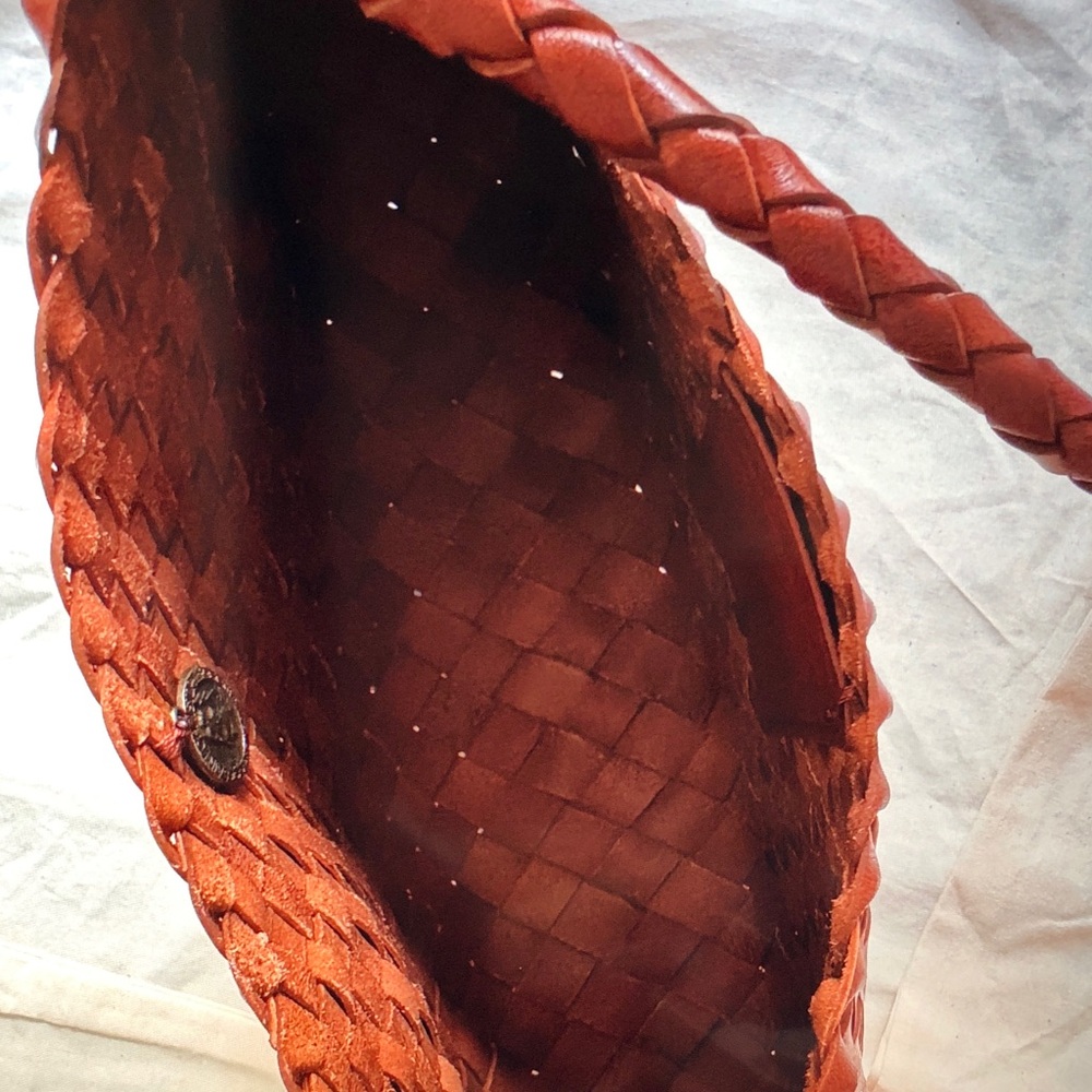 Dragon Diffusion Woven Shoulder Bag in Cognac Brown - Picture 4 of 7